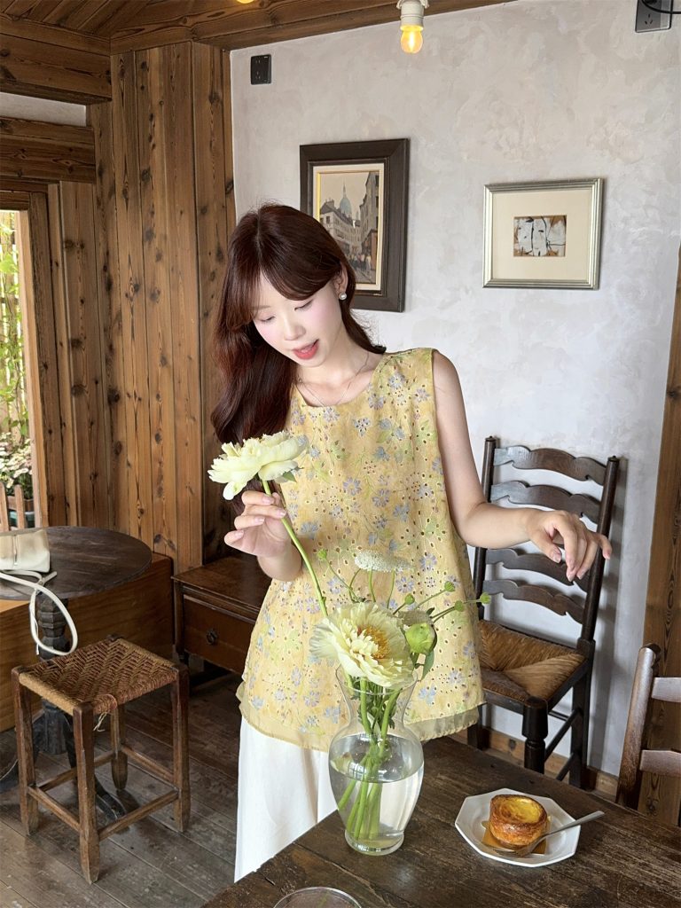 Women's French Vintage Embroidered Jacquard Layered Look Sleeveless Tank Top