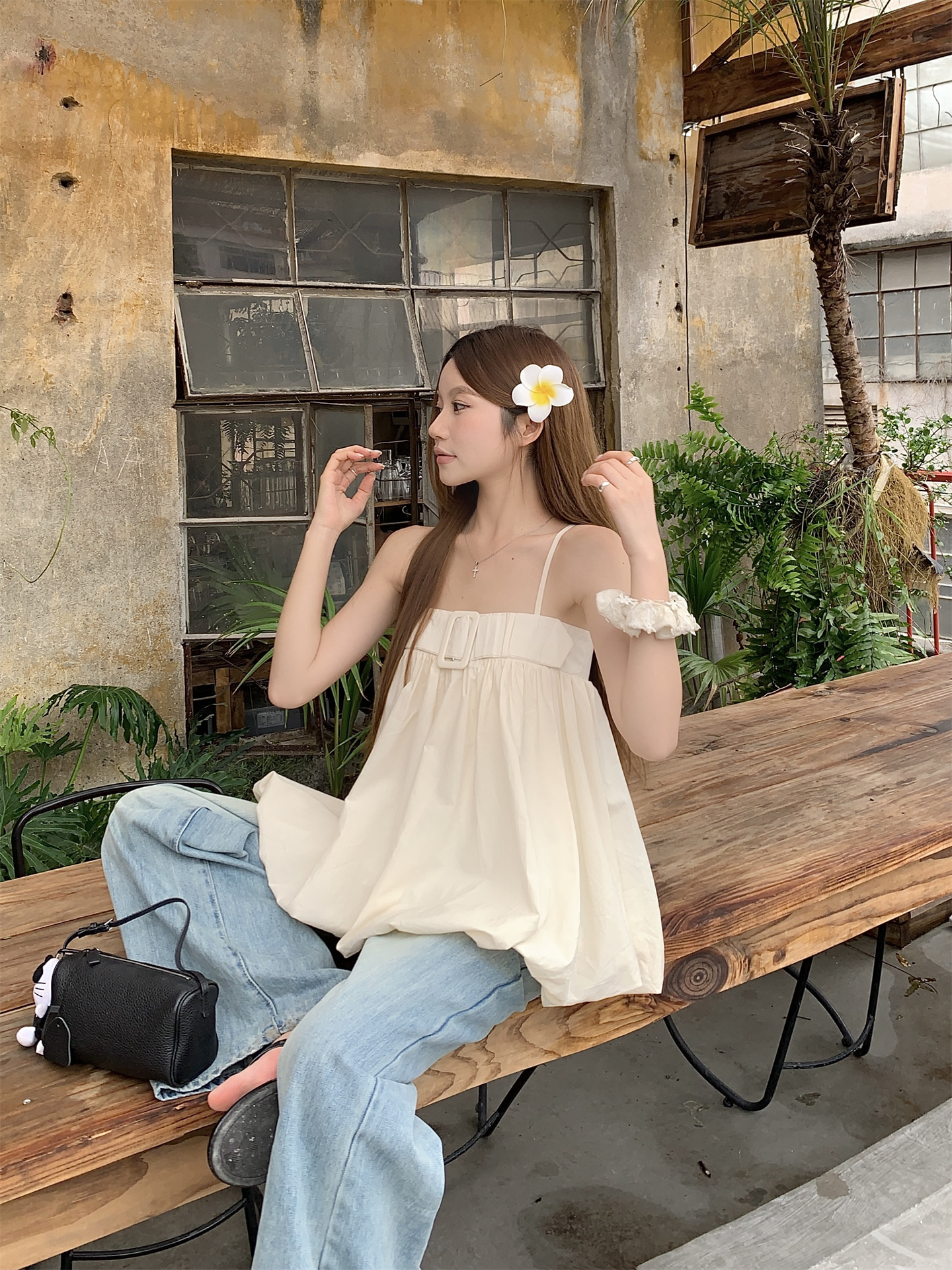 Champagne Sleeveless Camisole Top with Sweet Style and Zipper - Image 2