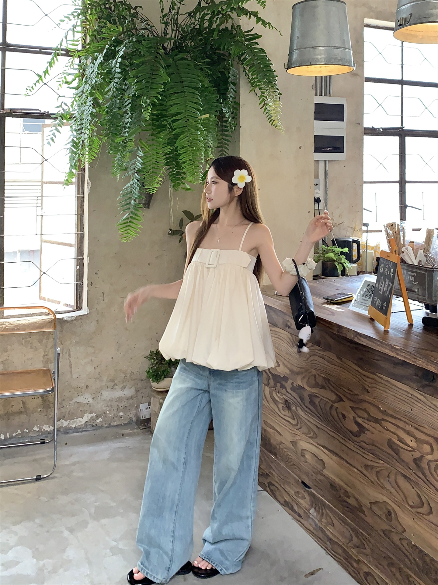 Champagne Sleeveless Camisole Top with Sweet Style and Zipper - Image 3