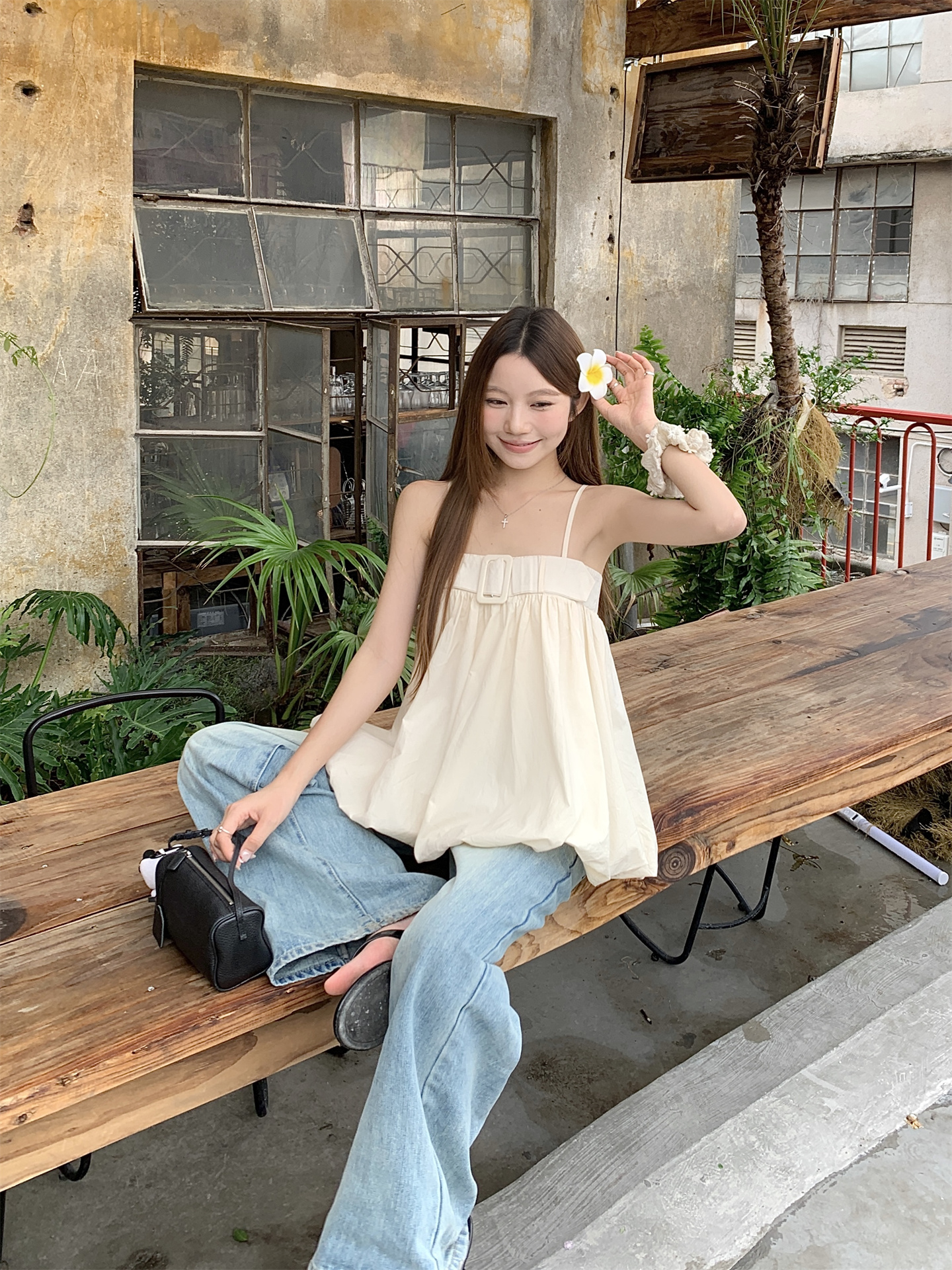 Champagne Sleeveless Camisole Top with Sweet Style and Zipper - Image 4