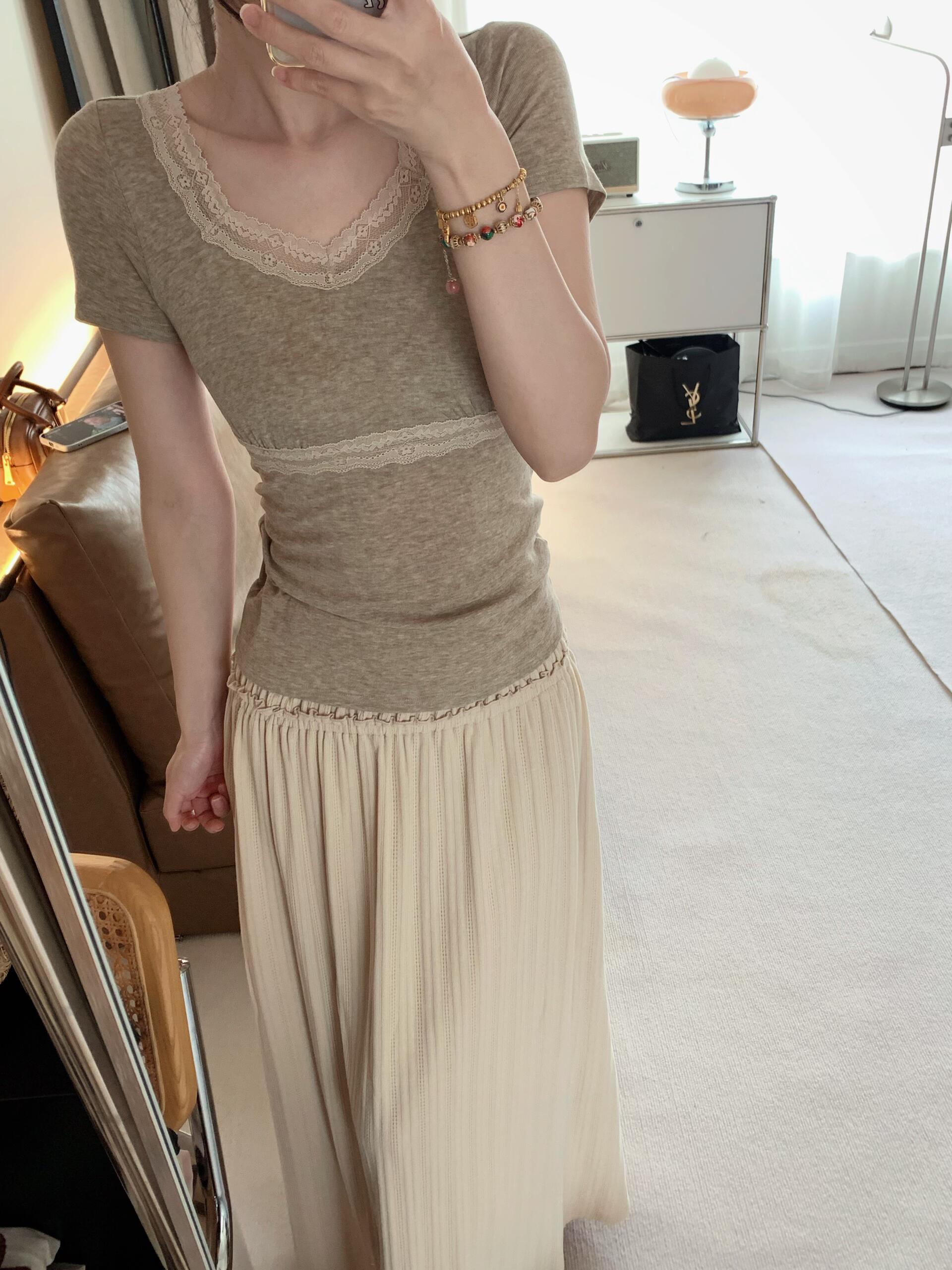 Slim Fit Lace Panel V-Neck Short Sleeve Top - Image 3