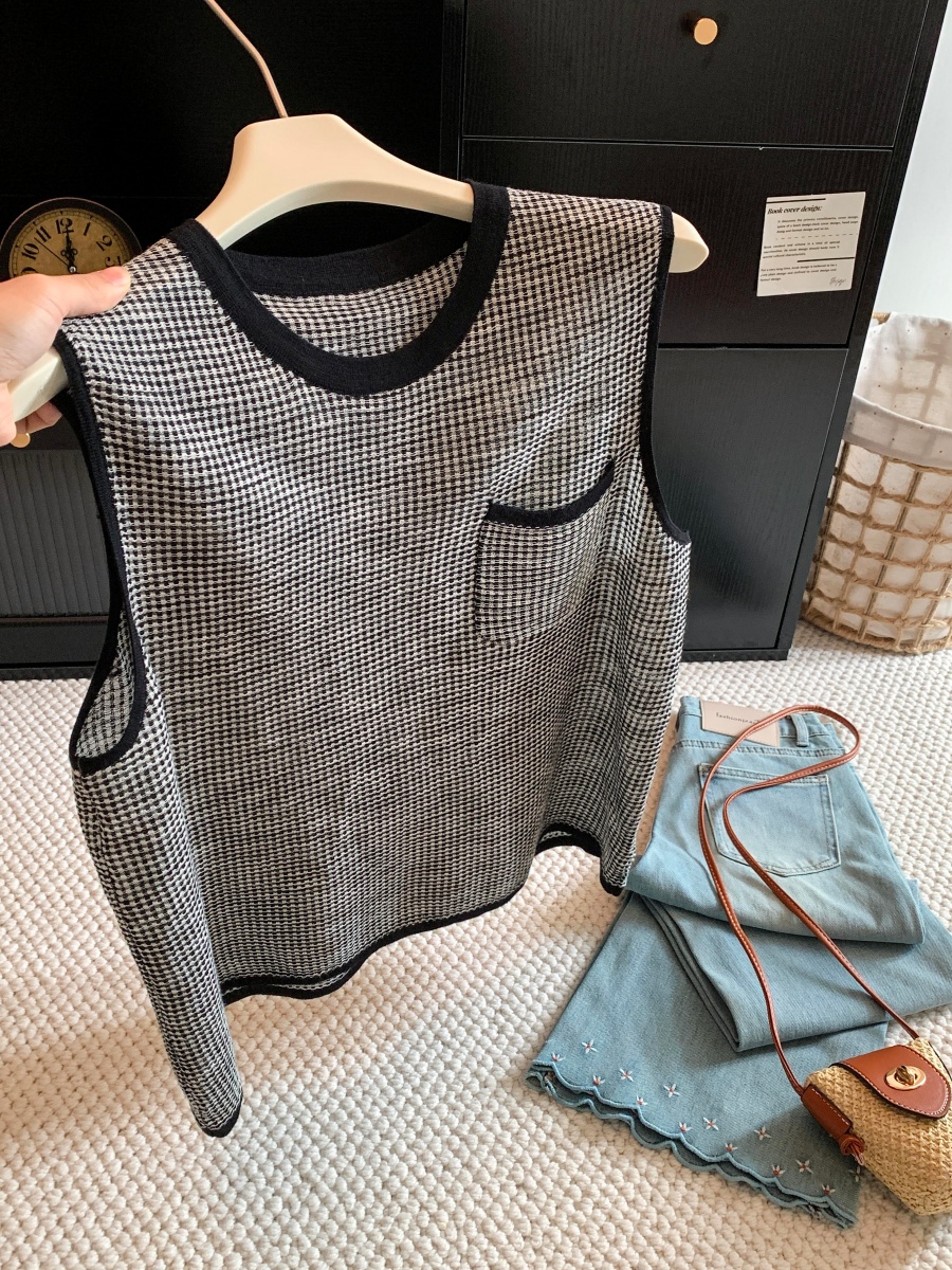 Design-Focused Color-Block Round-Neck Knit Vest Women Summer Loose Short Pullover - Image 2
