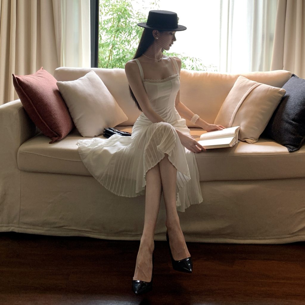 Giselle-Inspired White French Style Slimming Cami Dress Elegant Waist-Cinched Gown